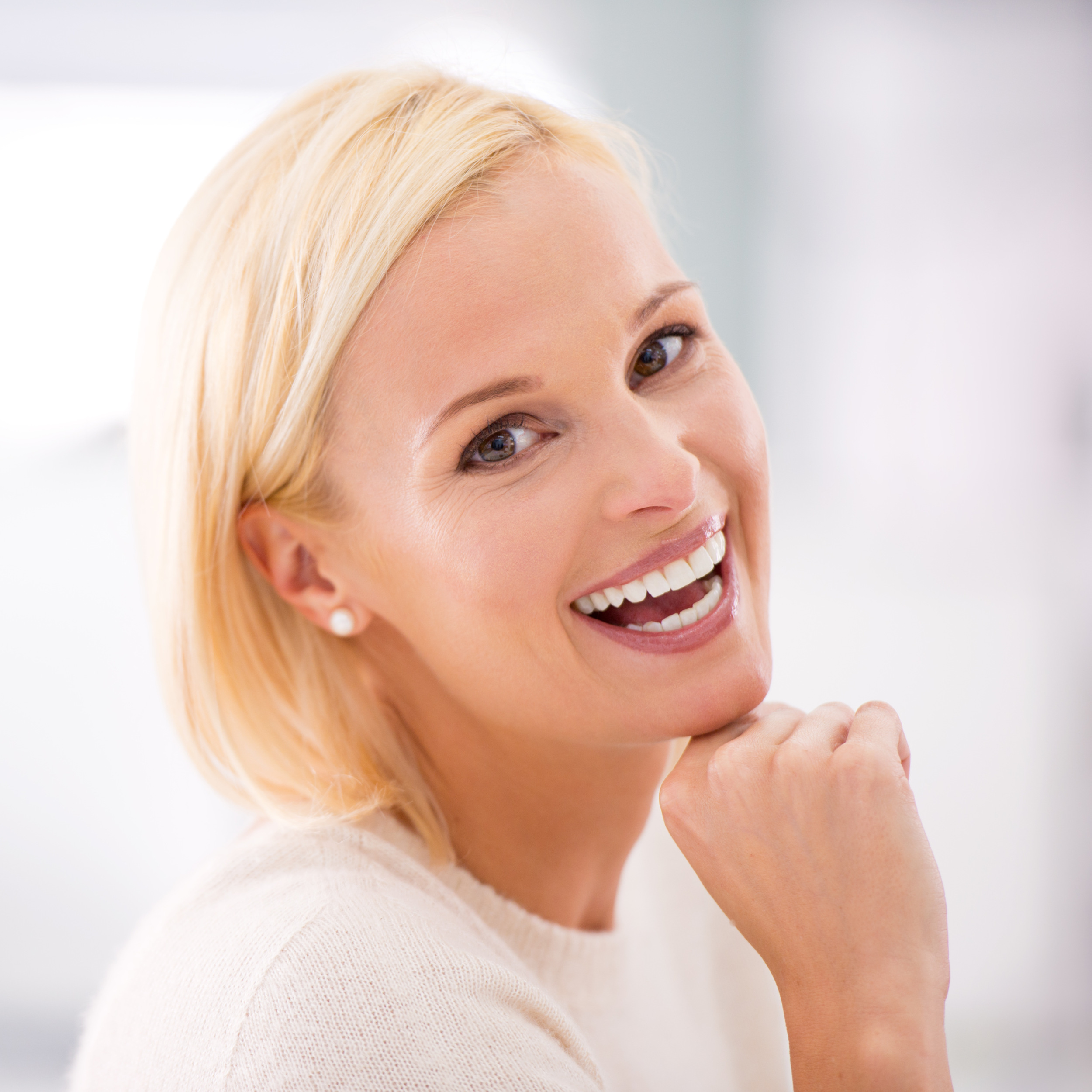 business-office-portrait-woman-with-smile-confidence-career-opportunity-startup-professional-businesswoman-consultant-face-girl-with-pride-happiness-ambition-job Carillas de composite - 4